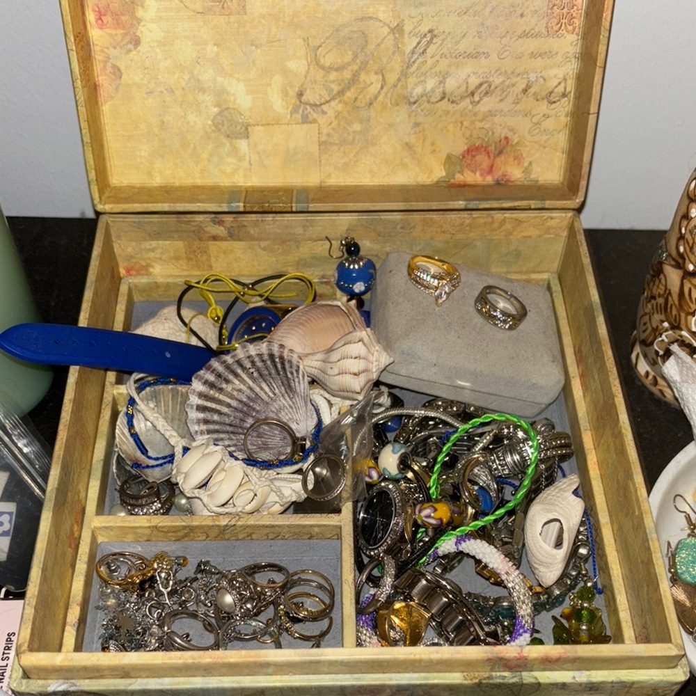 Elegant Jewelry Set with Pearls and Chains (Mystery Box)